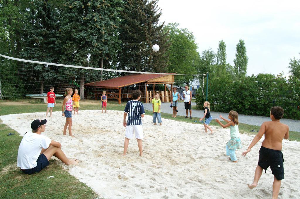 Camping Oase Praha Zlatniky (Central Bohemian) Ngoại thất bức ảnh