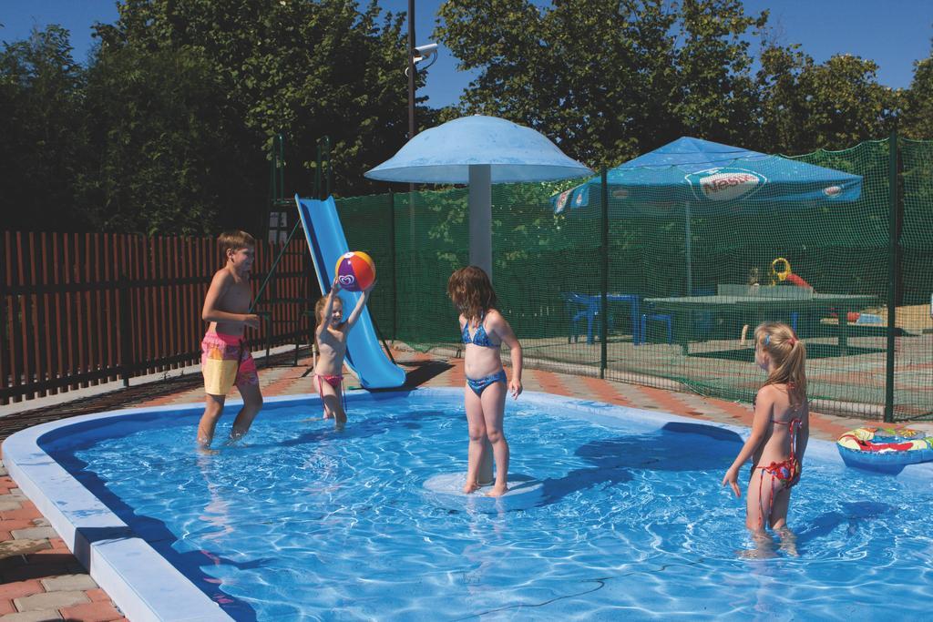 Camping Oase Praha Zlatniky (Central Bohemian) Ngoại thất bức ảnh